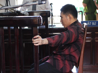 Dùng dao, thuốc trừ sâu ép vợ cũ “nối lại tình xưa”