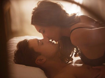 Học lỏm "gái hư" cách thả thính để "chuyện ấy" luôn khiến chàng mê mệt