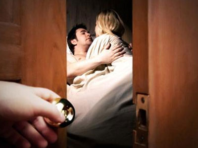 Người vợ “cao tay” khiến chồng ngoại tình phải quỳ xuống xin lỗi