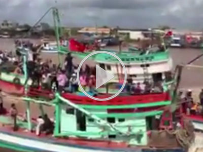 Video: Giây phút tàu chở gần 40 người dự lễ Nghinh Ông bị chìm