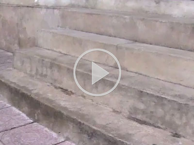 Video: Người Sài Gòn dựng bậc tam cấp "di động" phòng hờ trước nhà