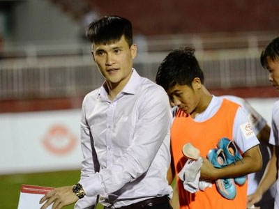 Công Vinh về quê vinh quy bái tổ, Văn Quyến có tủi?
