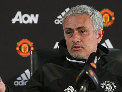 HLV Mourinho: "Nếu còn Chicharito, Man Utd đã kiếm thêm 20 bàn"