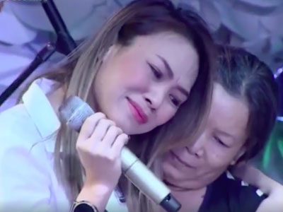 Mỹ tâm lại gây bão mạng xã hội khi nghẹn ngào hát cho chàng trai bị bại liệt