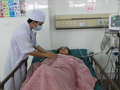 Nhân viên y tế hiến máu hiếm cứu sản phụ băng huyết