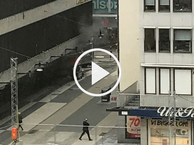 Video khoảnh khắc khủng bố lao xe tải vào đám đông ở Thụy Điển