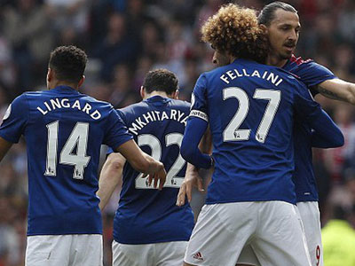 Ibrahimovic "thông nòng", Man United tạm thoát khỏi số 6 đầy xui xẻo