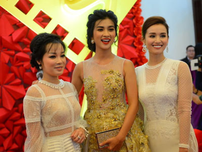 Minh Hằng, Công Lý, Lã Thanh Huyền... trên thảm đỏ Cánh Diều