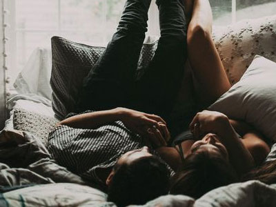 Phụ nữ đừng cố tỏ ra quyến rũ bằng cách này nữa, vì các ông chỉ thấy “rợn người” mà thôi