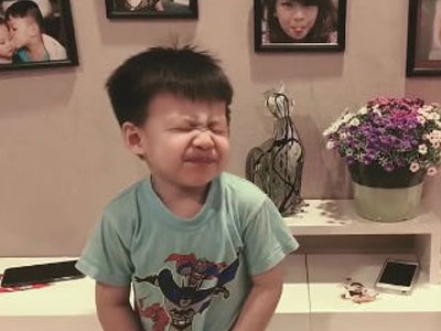 Cười đau ruột với màn đùa con bá đạo của ông bố "lầy lội" hàng đầu showbiz Việt - Khải Anh