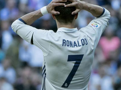 Ronaldo có nguy cơ nghỉ trận El Clasico giống Neymar