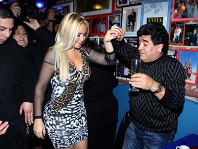 Tình cũ tiết lộ bí mật tình dục khác thường của Maradona
