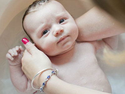 7 cách giúp trẻ sơ sinh thích ứng với thời tiết oi nóng đầu hè