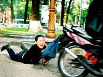 Ba thiếu niên 16 tuổi khống chế, cướp tài sản của đôi tình nhân