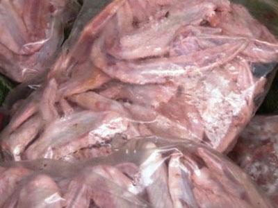 Bắt 1 tấn cánh gà "bẩn" nhập lậu từ Trung Quốc