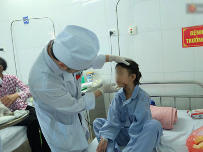 Bé gái 9 tuổi bị bố truy sát ở Bắc Ninh: “Mẹ đã cố che chắn cho hai chị em sau khi bị bố đâm"