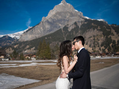 Bộ ảnh cưới dưới chân núi Alpes tại Thụy Sĩ vào mùa đẹp nhất trong năm của cặp đôi Việt Kiều