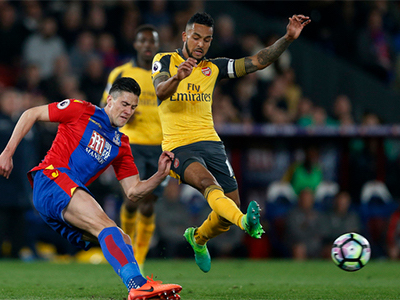 Cầu thủ Arsenal xin lỗi CĐV nhà sau thảm bại