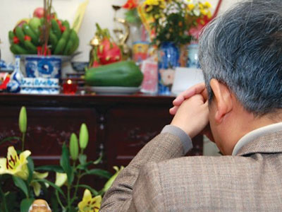 Thắp hương vào mồng 1 và hôm rằm ĐÚNG, CHUẨN không phải ai cũng biết!