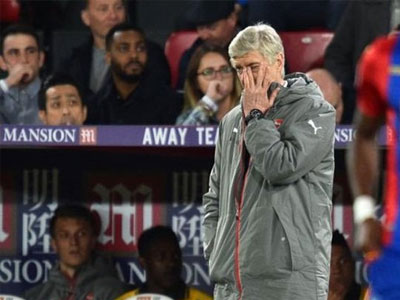 Wenger bất lực nhìn con thuyền Arsenal chìm dần xuống đáy?