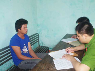 Yêu râu xanh đột nhập vào nhà hiếp dâm thiếu nữ