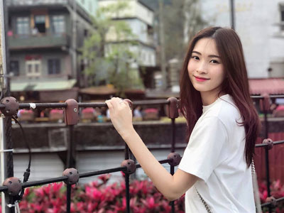 Hoa hậu Thu Thảo xinh như tiên nữ trước ống kính máy quay của bạn trai đại gia
