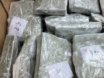 Kiểm tra đoàn ôtô đi qua Hà Nam phát hiện 2 xe chở 10 bánh heroin