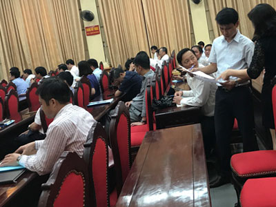 Lãnh đạo Hà Nội yêu cầu điểm danh vì "ngót" cán bộ dự họp