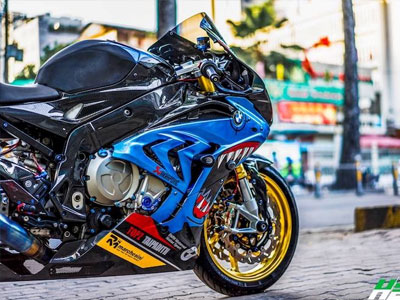 Siêu môtô BMW S1000RR khoe "hàng khủng" ở Sài Gòn