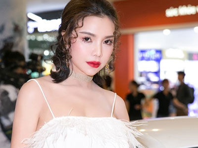 Trà Ngọc Hằng chia sẻ về "gương mặt bất ngờ sưng phồng"