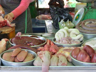 Đuôi lợn Ý, gân bò Ấn Độ: Tây cấm ăn, dân Việt nhậu tuốt