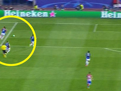 Graham Poll chỉ trích quả phạt đền tưởng tượng dành cho Atletico