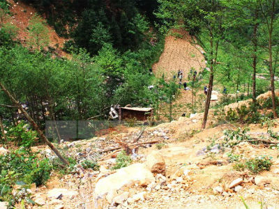 Hà Giang: Xe tải ben lao xuống vực sâu làm 4 người thiệt mạng