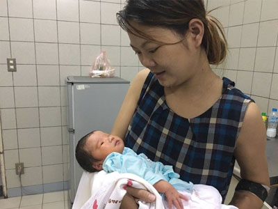 Kỳ tích: Cô gái chạy thận 7 năm vỡ oà đón con đầu lòng