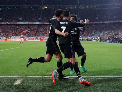 Sút tung lưới Neuer, CR7 chấm dứt kỷ lục tệ nhất sự nghiệp