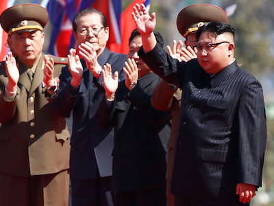 Kim Jong-un mời báo Mỹ xem thứ mạnh như "100 bom hạt nhân"