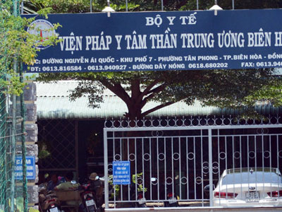 Một bệnh nhân tâm thần đâm chết một bệnh nhân khác