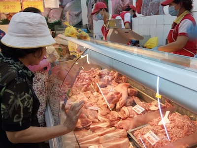Thịt lợn ngoại nhập 27.000 đồng/kg, nỗi "kinh hoàng" của người chăn nuôi Việt