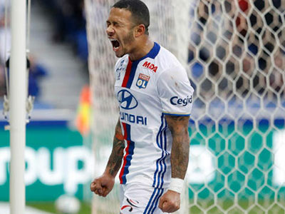 Bạo loạn kinh hoàng: Depay bị hành hung, hủy bỏ trận đấu