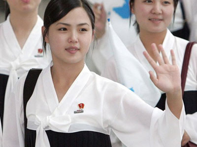 Chân dung người vợ "kín như bưng" của Kim Jong Un