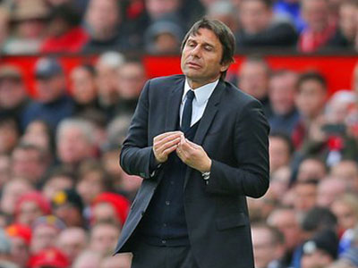 Chelsea gục ngã trước MU, HLV Conte oán trách trọng tài