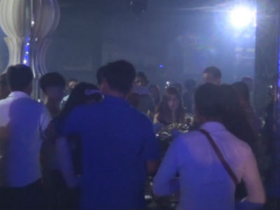 Gần 200 dân chơi quay cuồng trong tiếng nhạc và ma túy