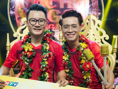 Hoàng Bách và học trò trở thành quán quân Nhạc hội song ca