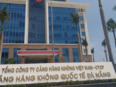 Kỷ luật đội trưởng an ninh sân bay lấy tài sản của khách