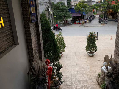 Nhân viên quán karaoke bị tấn công vì ngăn khách dùng ma túy?