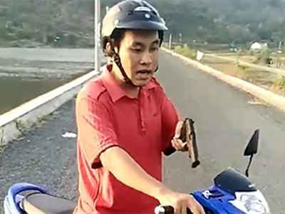 Phó phòng rút súng nhựa doạ dân bị phạt 7,5 triệu đồng