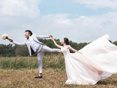 Ảnh cưới hài hước, lãng mạn của Lê Dương Bảo Lâm và vợ 9X