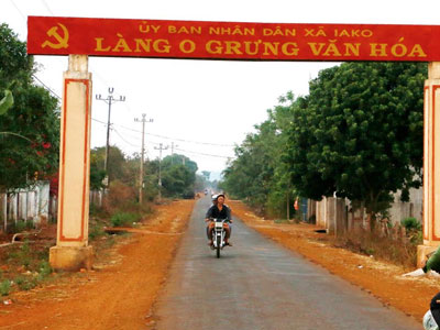 Tức giận, chồng phóng dao vào ngực vợ tử vong