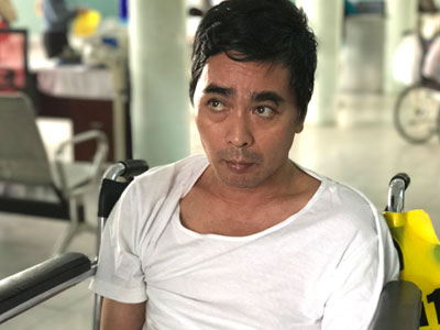 Nguyễn Hoàng không thể chữa trị chân "hóa thạch"