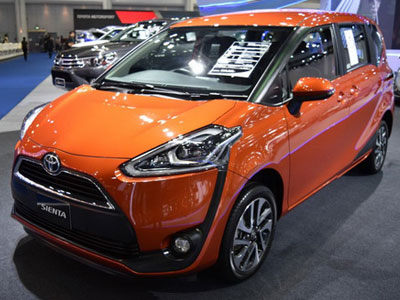 Toyota Sienta: "Innova thu nhỏ" giá 494 triệu đồng